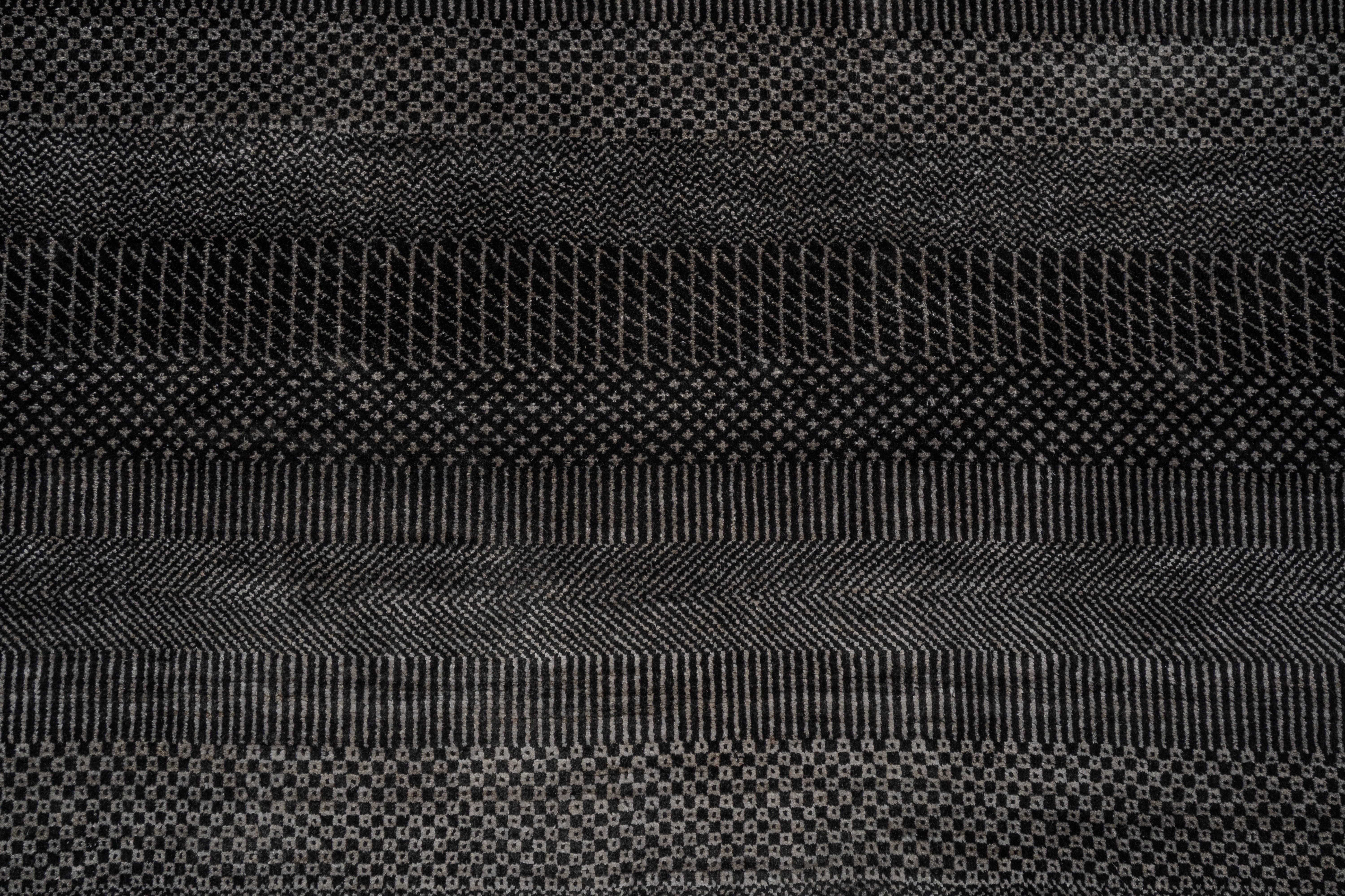 Handknotted Carpet, DIA- 1050 MCN, Black & Silver